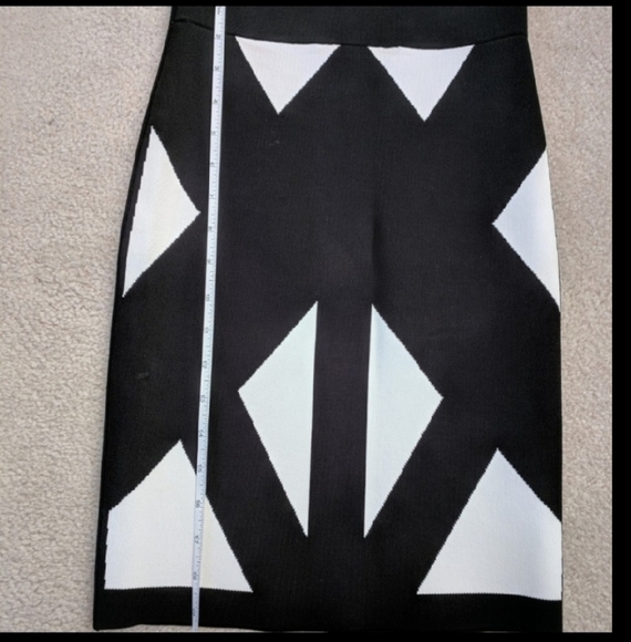 BCBG bandage Leger, -stretch style pencil skirt - Picture 3 of 7